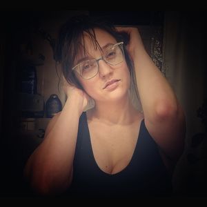 My name is Alaina. I wear S/M and have no set style.